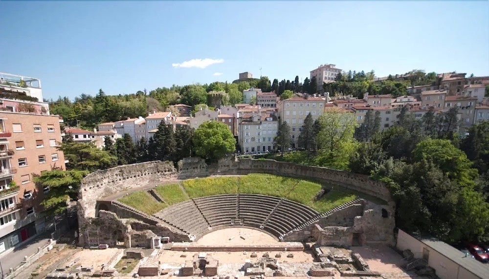 Teatro Romano Image